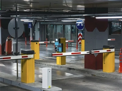 Barrières levantes automatiques installées dans un parking pour le contrôle d’accès des véhicules Título Barrières levantes de contrôle d’accès Legenda Installation de barrières levantes automatiques pour la gestion et la sécurisation des accès de véhicules en parking.